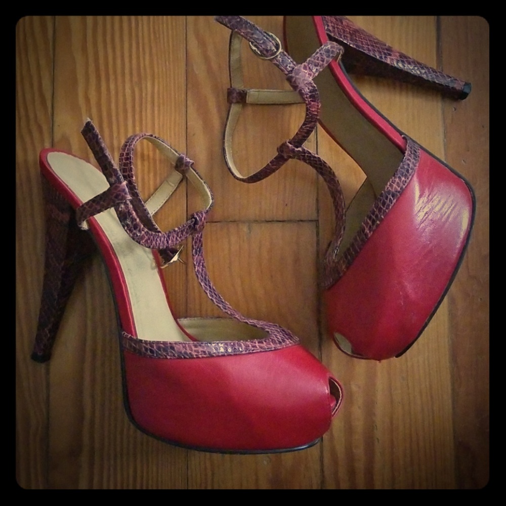 Peep toe pump